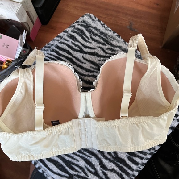 Le Mystere Ivory Maternity Full Support Underwire Foam Cup Bra Size 40E. NEW! - Picture 5 of 8